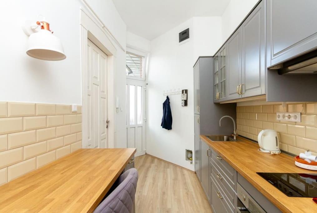Historic Charm On Dohany Street By Newave Budapest Extérieur photo